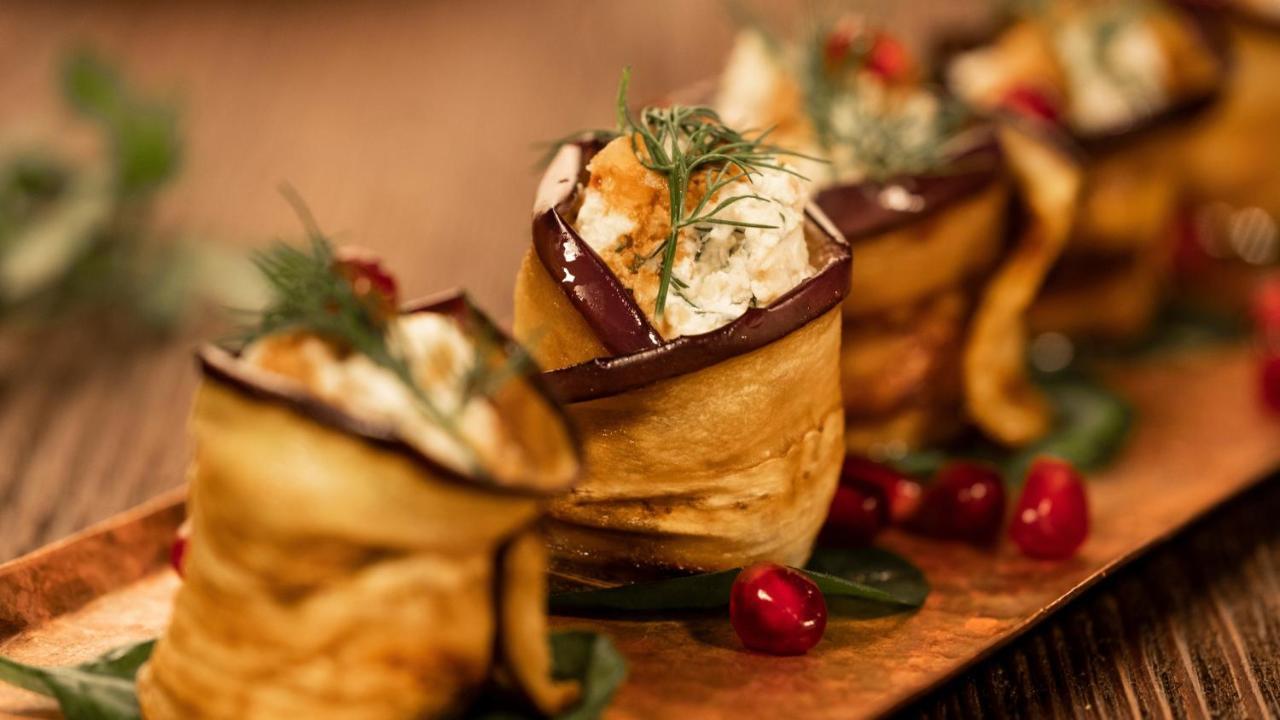 Crowne Plaza - West Cairo Arkan By Ihg 6th of October City Eksteriør billede Eggplant stuffed with goat cheese