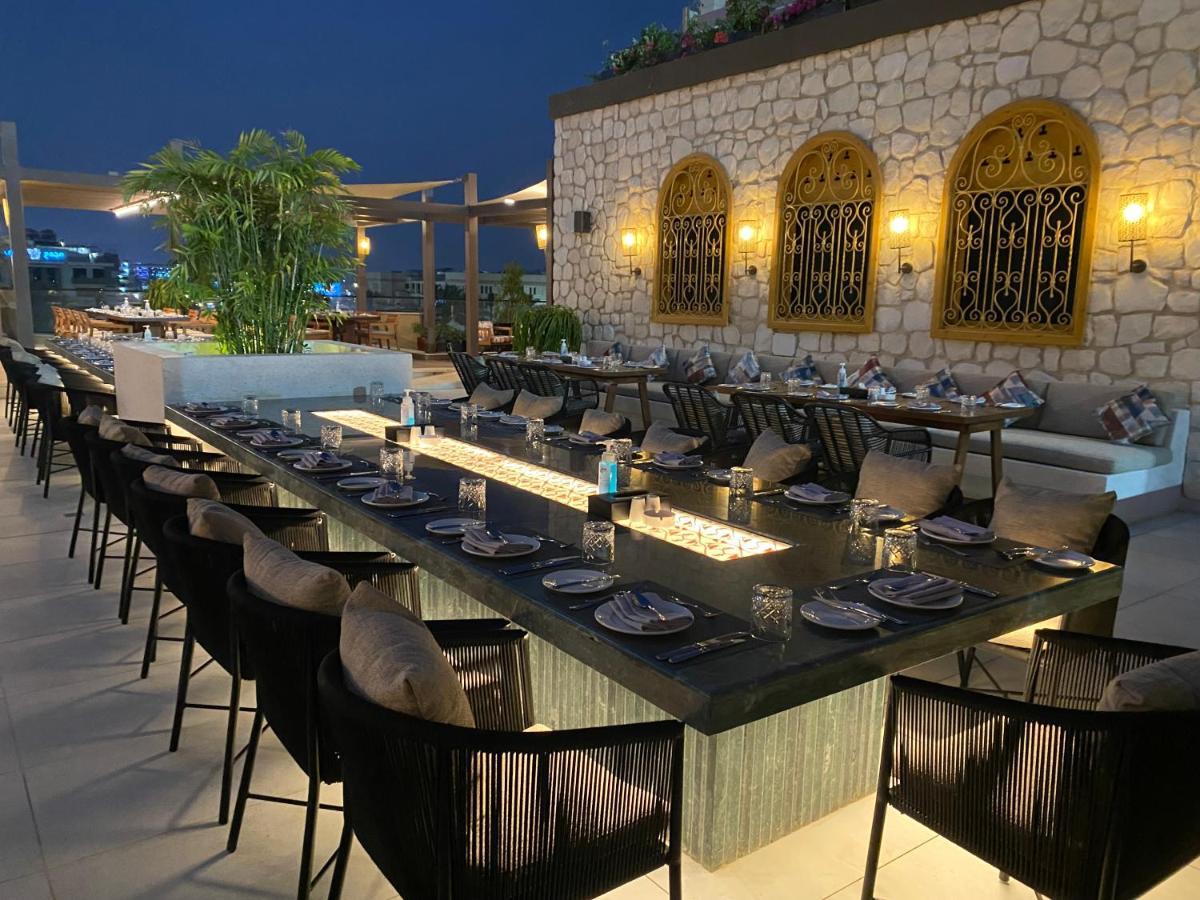 Crowne Plaza - West Cairo Arkan By Ihg 6th of October City Eksteriør billede The rooftop bar at the hotel
