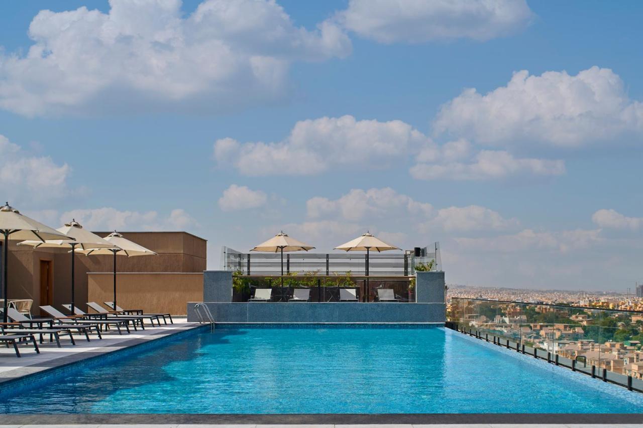 Crowne Plaza - West Cairo Arkan By Ihg 6th of October City Eksteriør billede Rooftop pool at the hotel