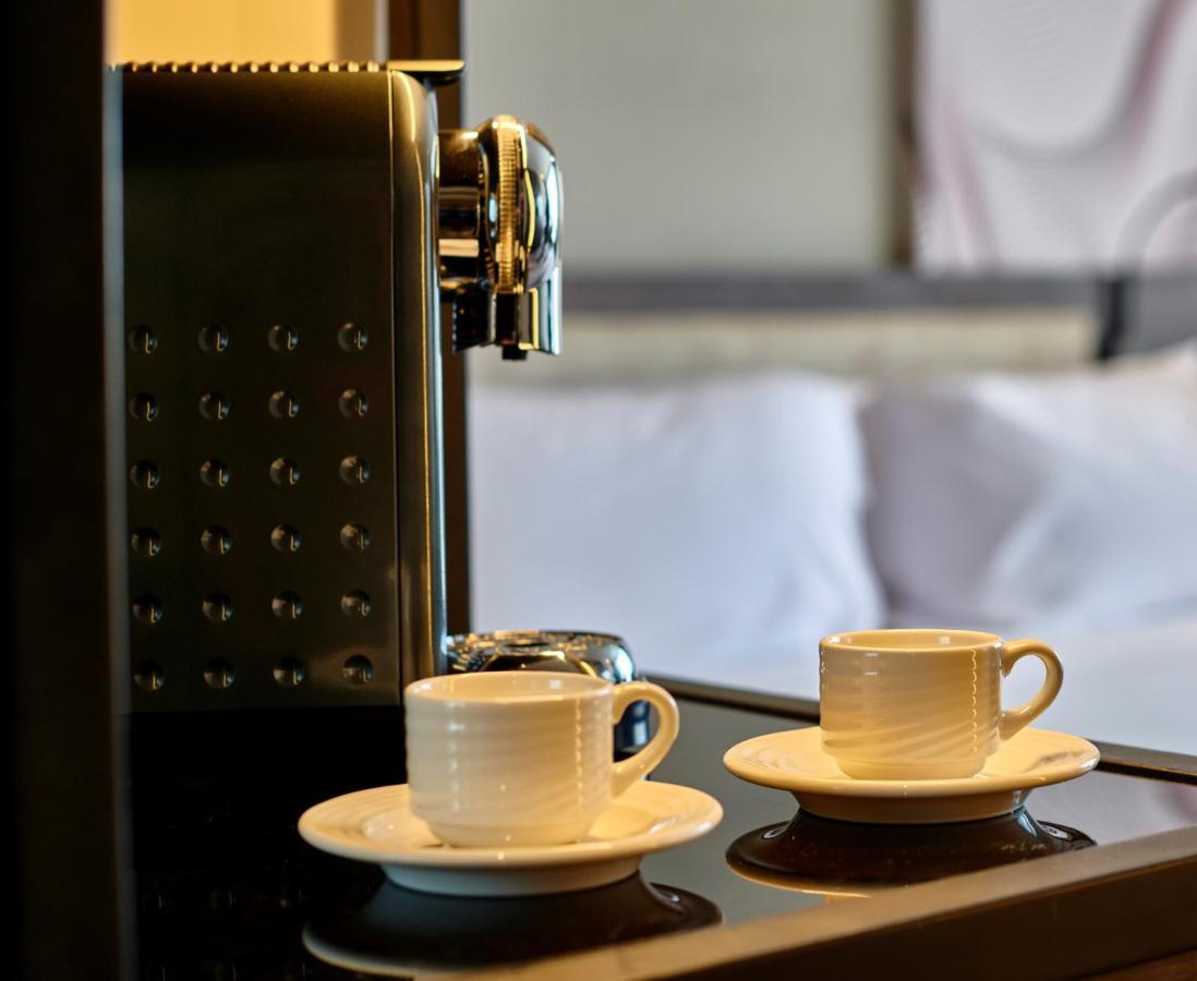 Crowne Plaza - West Cairo Arkan By Ihg 6th of October City Eksteriør billede Espresso machine