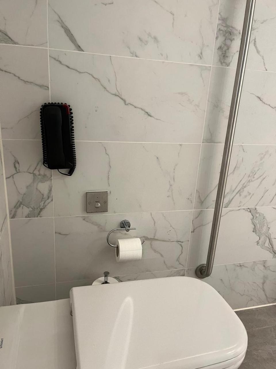 Crowne Plaza - West Cairo Arkan By Ihg 6th of October City Eksteriør billede A toilet brush holder